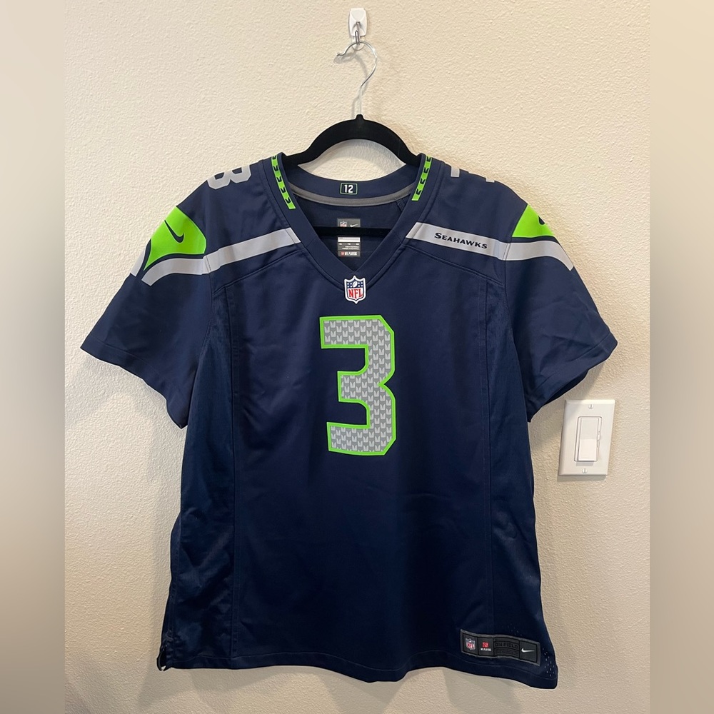 Seahawks on field Russel Wilson jersey